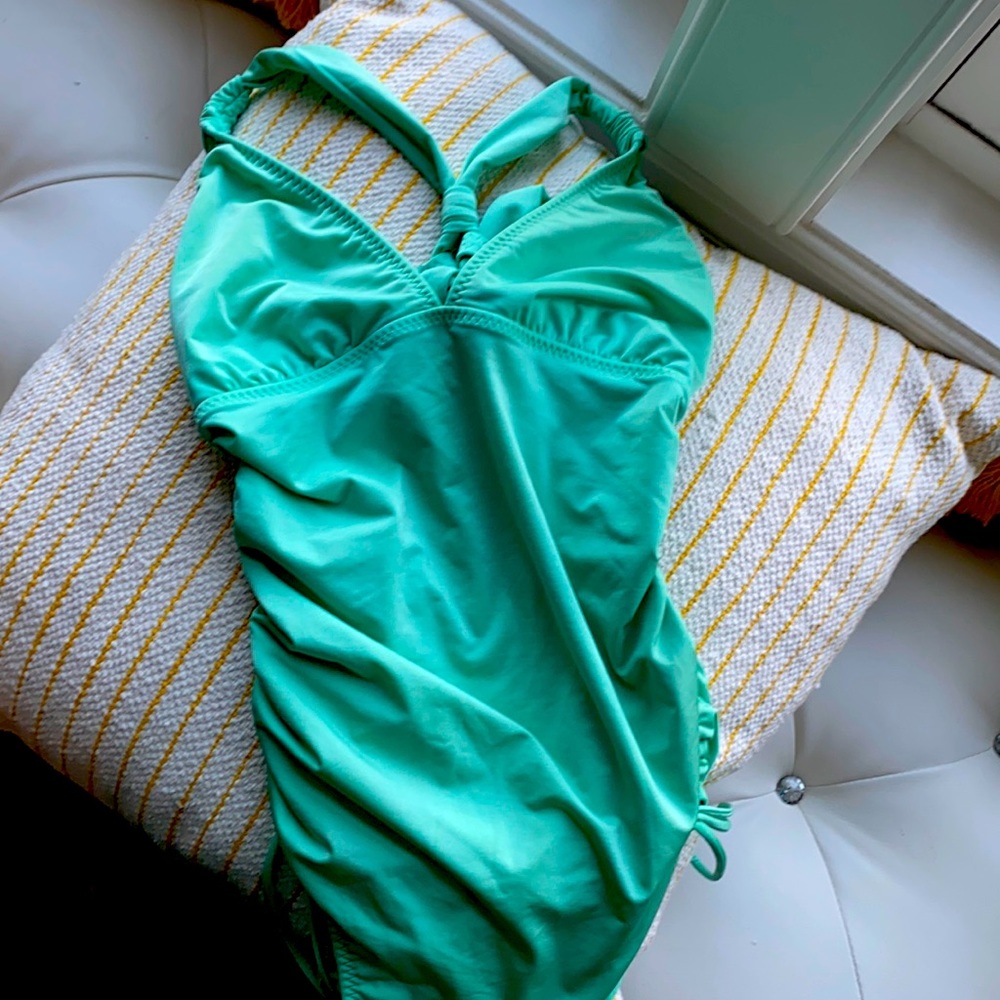 Athleta Bathing Suit size Medium Soft minty color like new! Ruched sexy 1 piece